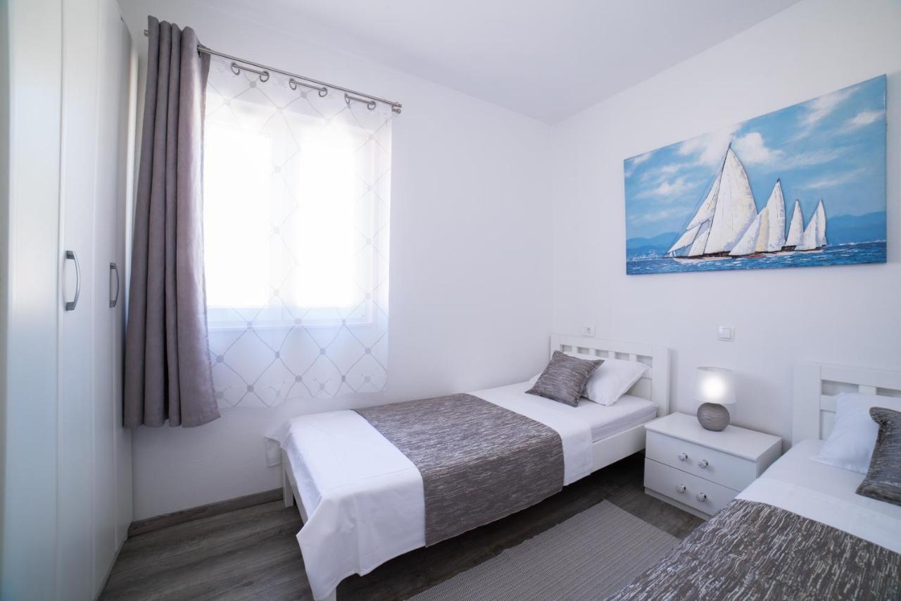 Villa Sun Garden - 4 Star Villa With Heated Swimming Pool, Quiet Bay, Bbq, 50M From The Sea 米欧纳 外观 照片