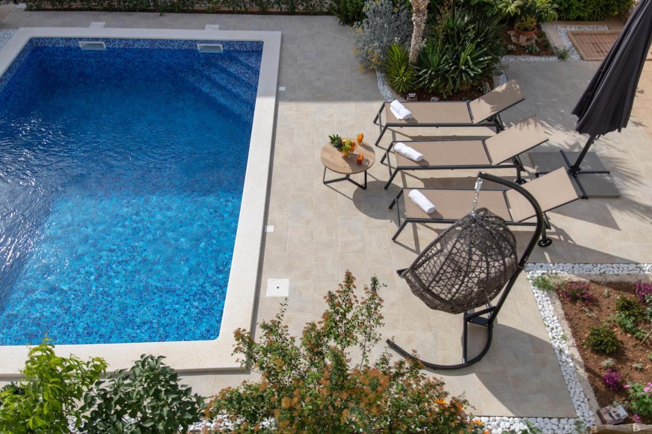 Villa Sun Garden - 4 Star Villa With Heated Swimming Pool, Quiet Bay, Bbq, 50M From The Sea 米欧纳 外观 照片