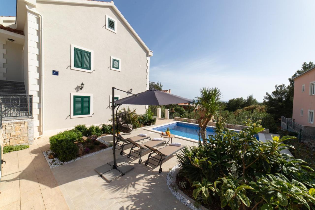 Villa Sun Garden - 4 Star Villa With Heated Swimming Pool, Quiet Bay, Bbq, 50M From The Sea 米欧纳 外观 照片