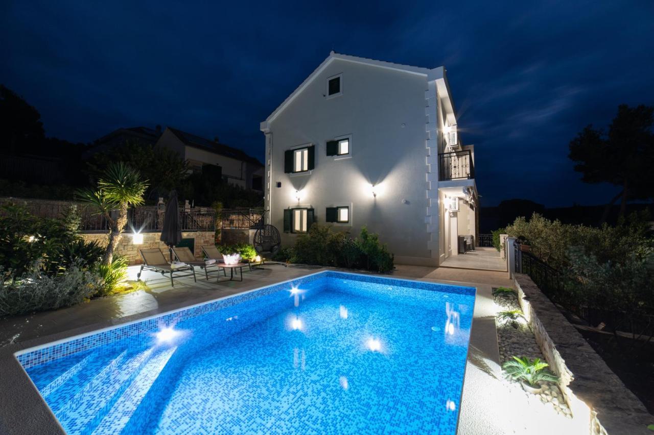 Villa Sun Garden - 4 Star Villa With Heated Swimming Pool, Quiet Bay, Bbq, 50M From The Sea 米欧纳 外观 照片