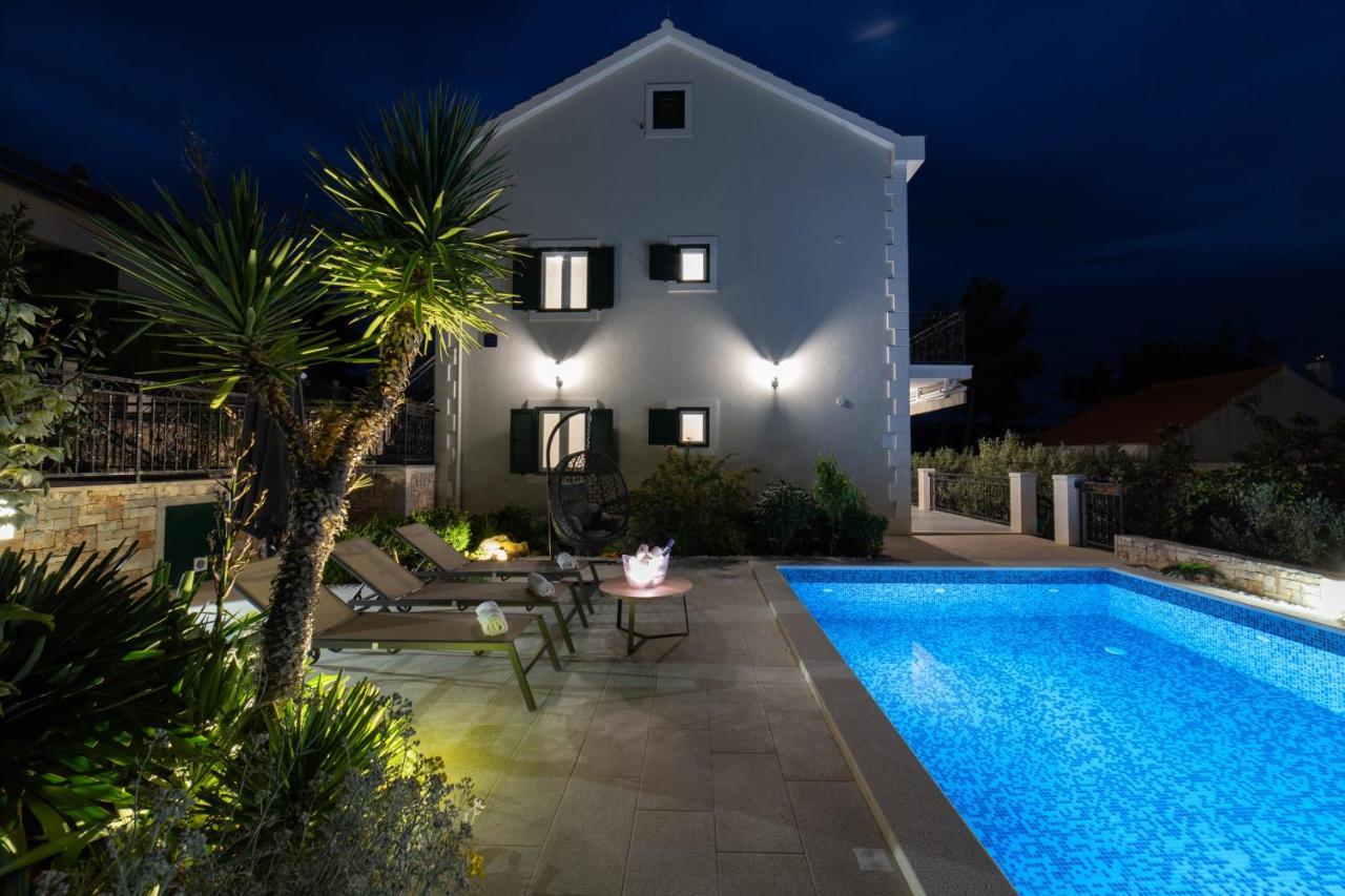 Villa Sun Garden - 4 Star Villa With Heated Swimming Pool, Quiet Bay, Bbq, 50M From The Sea 米欧纳 外观 照片