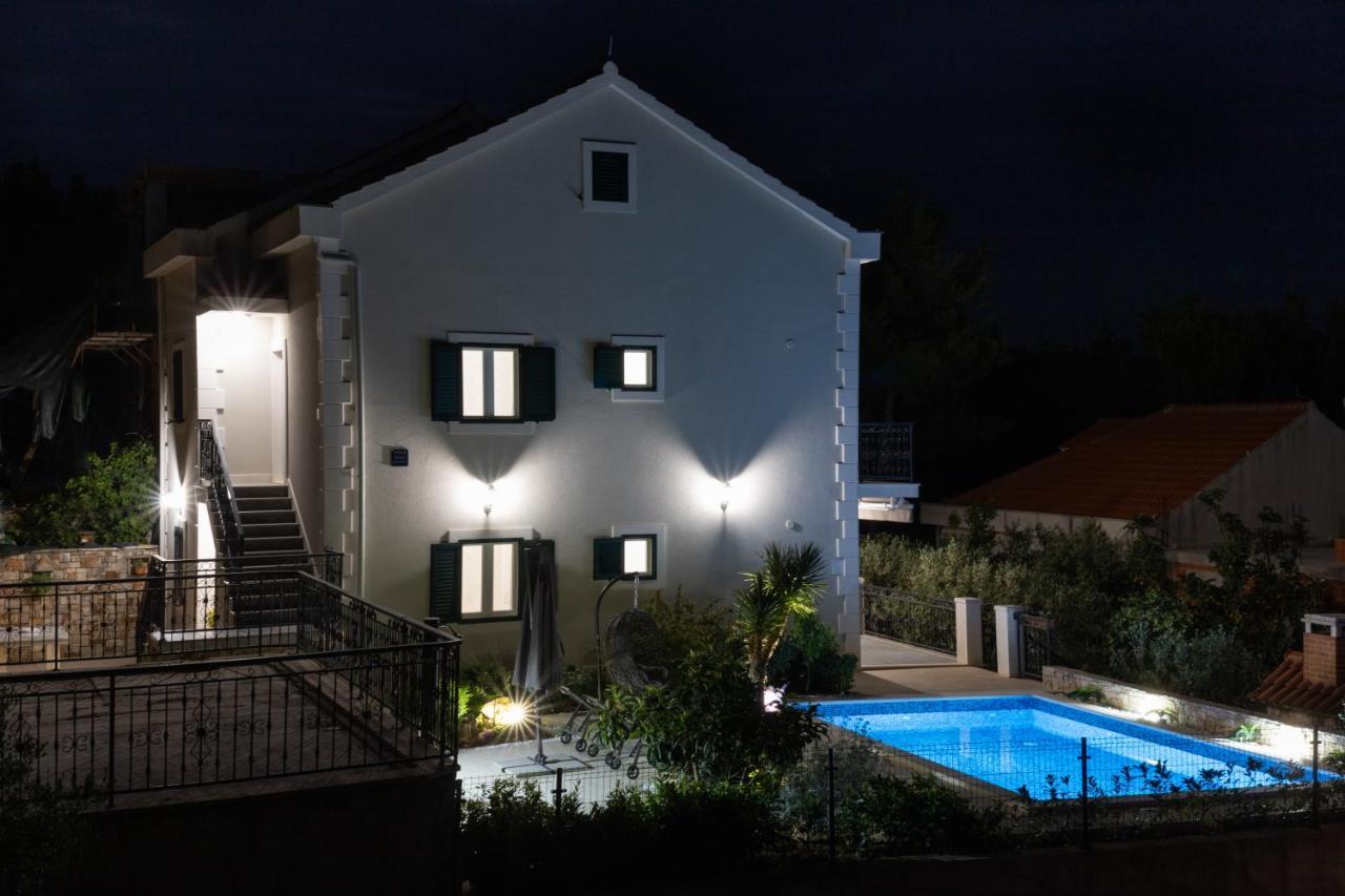 Villa Sun Garden - 4 Star Villa With Heated Swimming Pool, Quiet Bay, Bbq, 50M From The Sea 米欧纳 外观 照片
