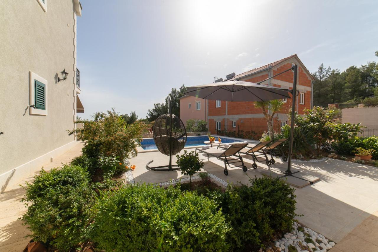 Villa Sun Garden - 4 Star Villa With Heated Swimming Pool, Quiet Bay, Bbq, 50M From The Sea 米欧纳 外观 照片